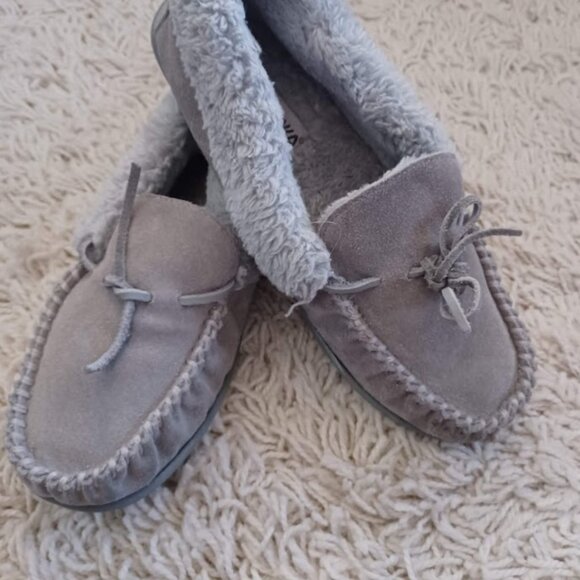 Minnetonka Women’s 9 Moccasin Slippers Gray Suede Faux Fur Lined Indoor Outdoor - Picture 5 of 10